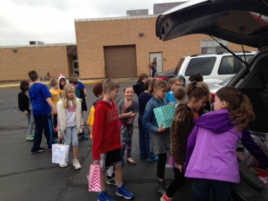 Mrs. Z's Class Supporting Local Food Pantry